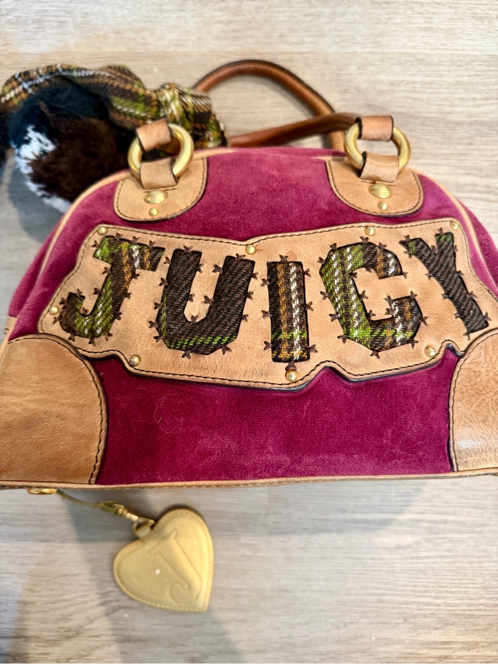 RARE Vintage Y2K Juicy Couture Velour "J" Heart Boston Bag + Pom & Mirror (2004) - Picture 9 of 16